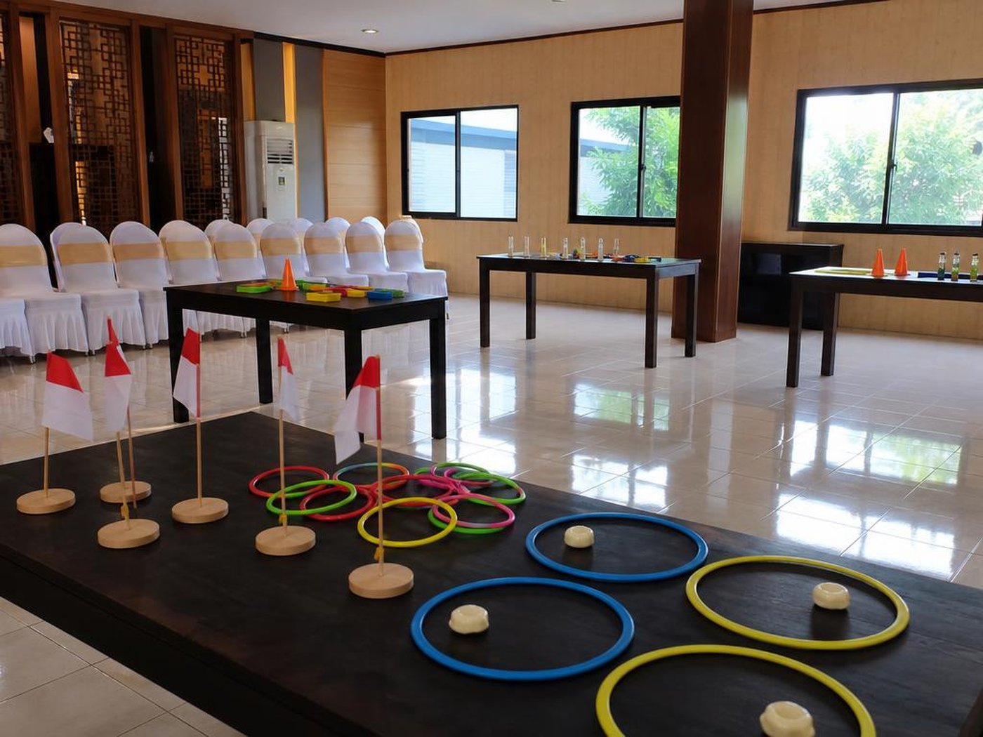 Meja perlengkapan games indoor untuk acara gathering kantor